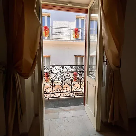 Dimora Orsini Del Balzo Hotel apartamentowy 3*